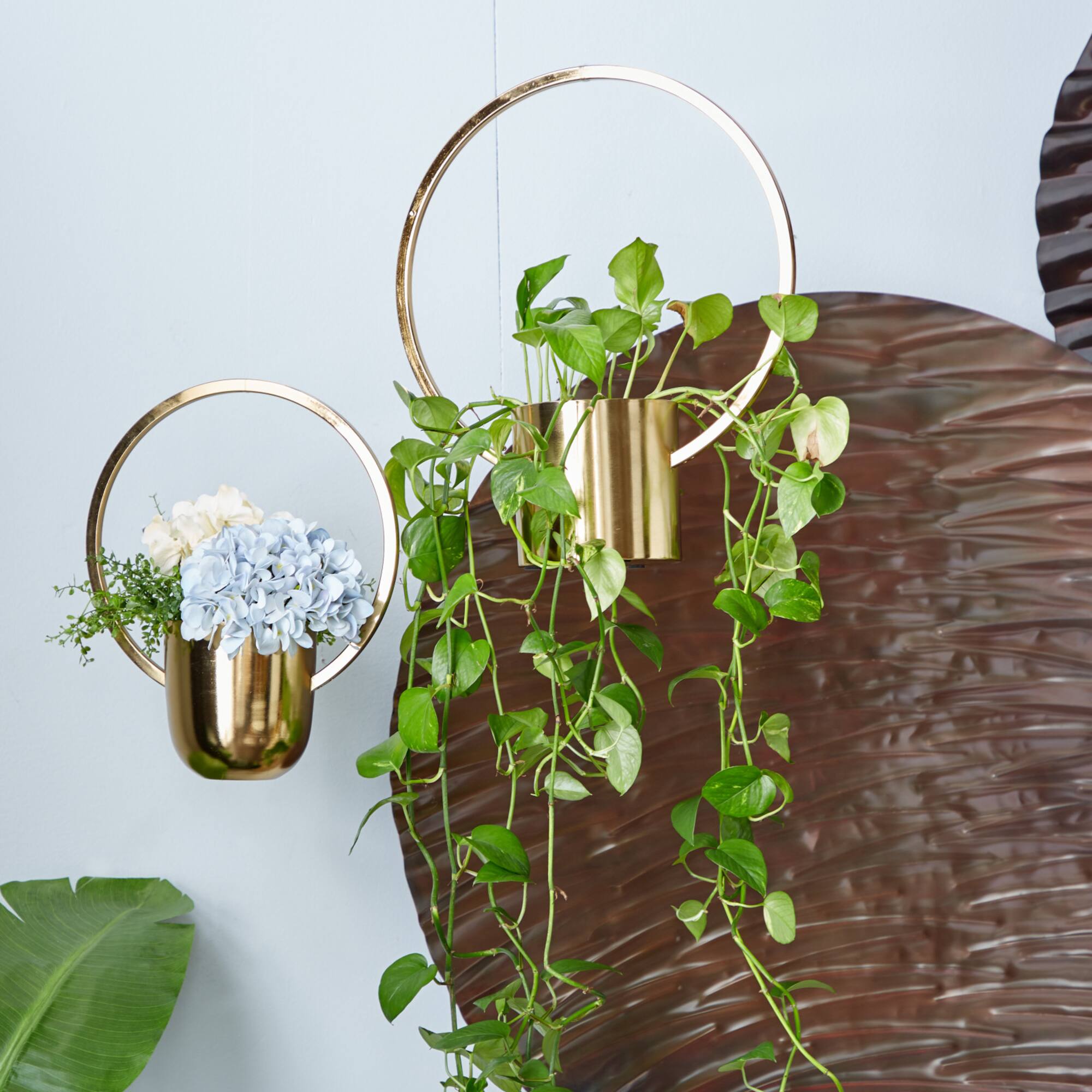 CosmoLiving by Cosmopolitan Set of 2 Gold Metal Glam Planter, 11", 14"